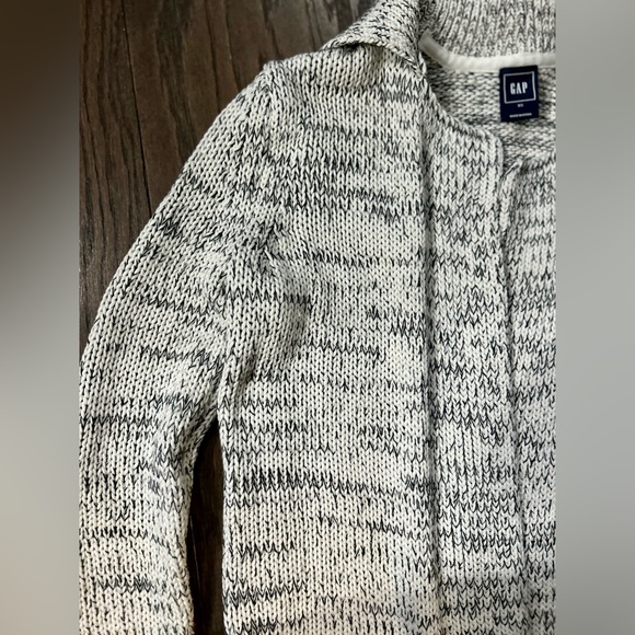 GAP Cardigan - Picture 5 of 16
